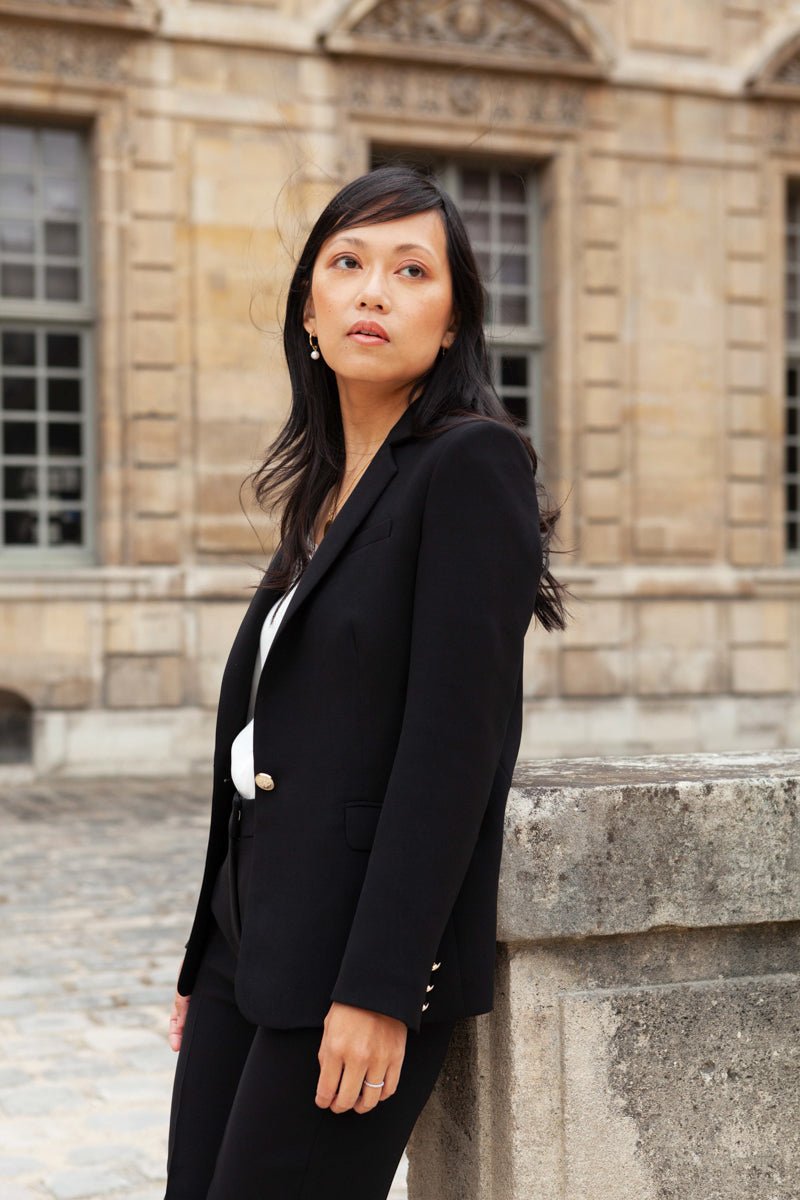blazer-noir-femme-081udd-1.jpg Veste Stéphanie noire | Veste blazer femme Petite noire – Petite and So What – Image 1