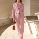 Blazer intemporel pour de nombreux looks sur rose pastel | MADELEINE Vetement