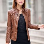 Blouson en cuir artificiel pour femme avec col bouclé