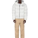 Doudoune blanche à capuche, coupe boxy