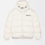 DOUDOUNE BLANC CASSÉ COURTE "THE LABEL" – NO/ONE Paris