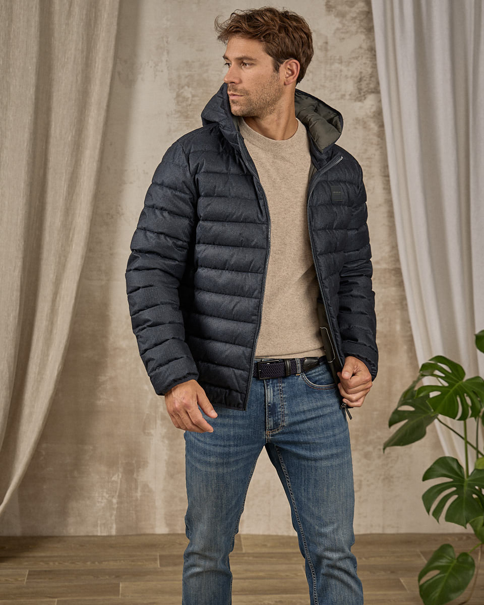 doudoune-legere-homme-010vsi-1.jpg Doudoune légère bleu indigo pour homme MISE AU GREEN – Image 1