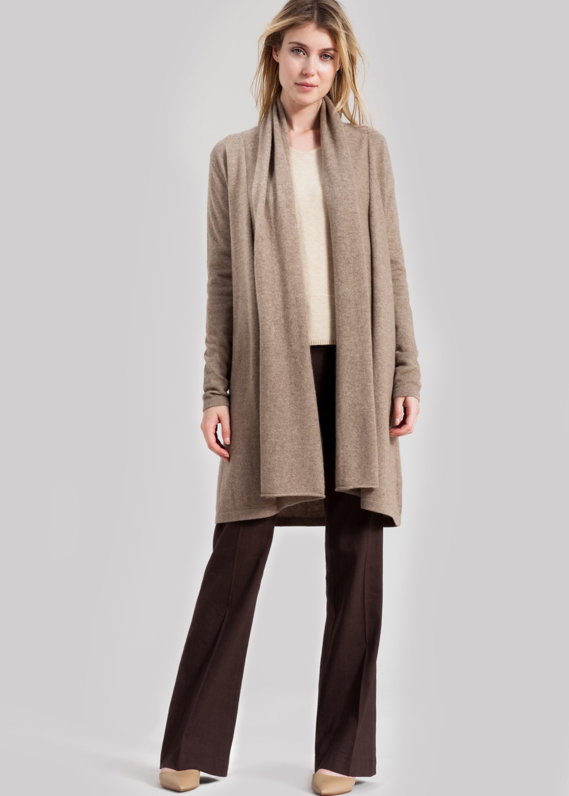 gilet-long-femme-231lrc-1.jpg Gilet long en cachemire 2 fils ANASTASIA – Col châle et maille ajourée – Image 1