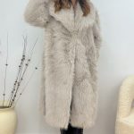 Manteau long en fausse fourrure beige oversize – Colette & Hortense