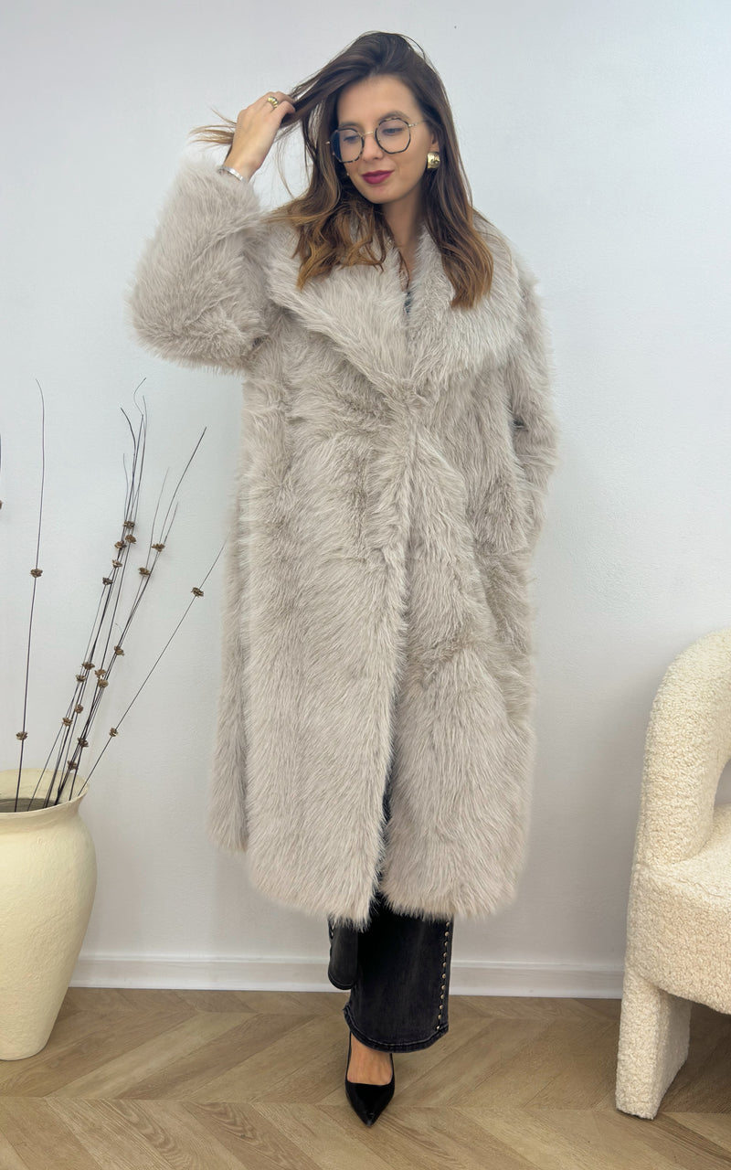 manteau-fausse-fourrure-202suu-1.jpg Manteau long en fausse fourrure beige oversize – Colette & Hortense – Image 1