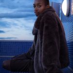 Manteau court en fausse fourrure – Grace & Mila