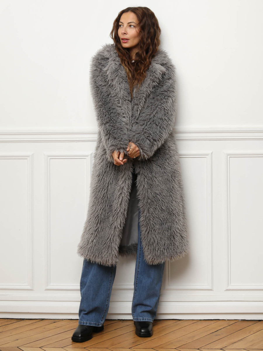 manteau-fausse-fourrure-773xos-1.jpg Manteau large en fausse fourrure – Image 1