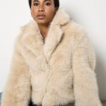 Manteau court en fausse fourrure | Apricot Clothing