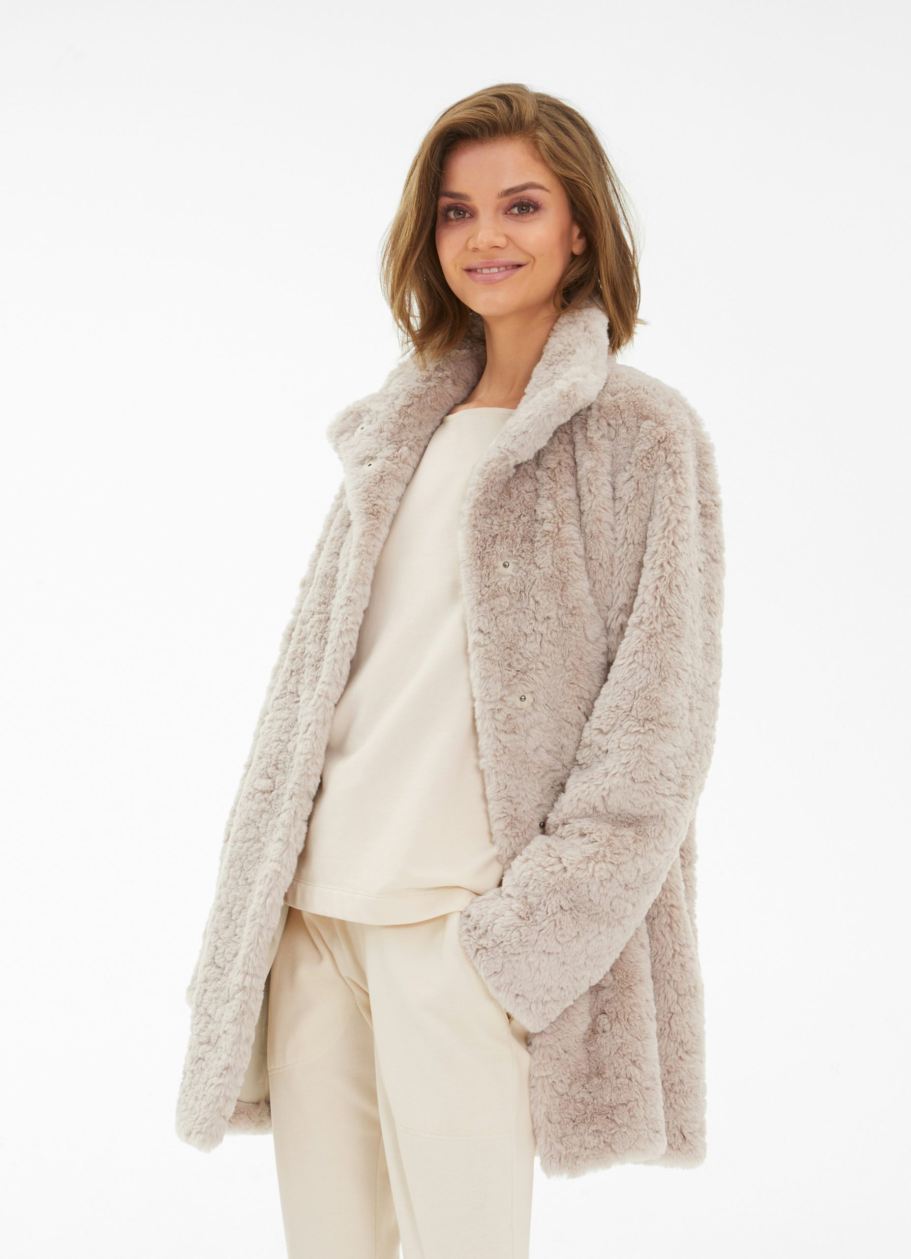 manteau-fausse-fourrure-femme-212zcq-1.jpg Manteau en fausse fourrure – Image 1