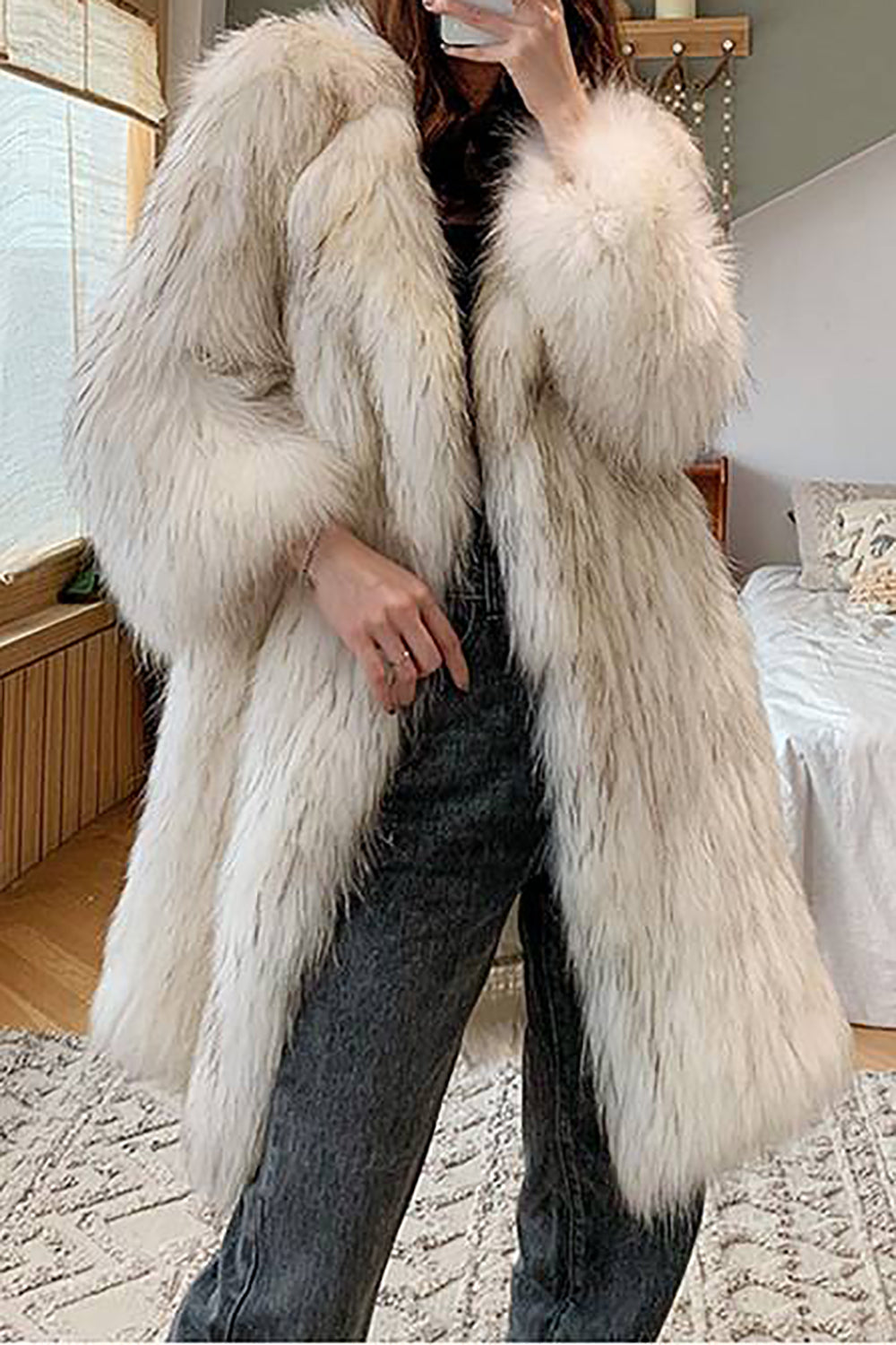 manteau-fausse-fourrure-femme-379avd-1.jpg Manteau en fausse fourrure blanc à l'avant ouvert et moelleux long shearling – Image 1