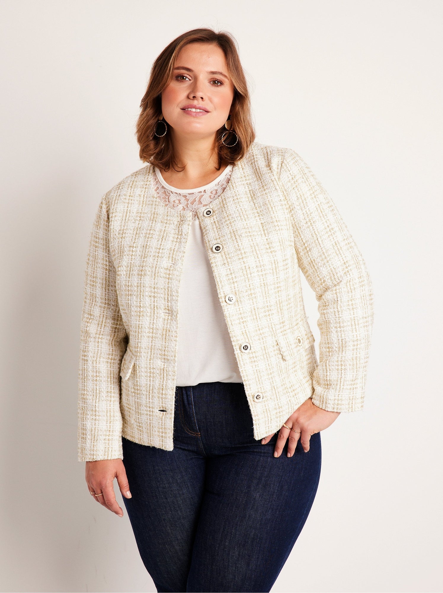 veste-courte-femme-050det-1.jpg Veste courte sans col tissu effet tweed Beige Femme 0.00€ Kiabi – Image 1
