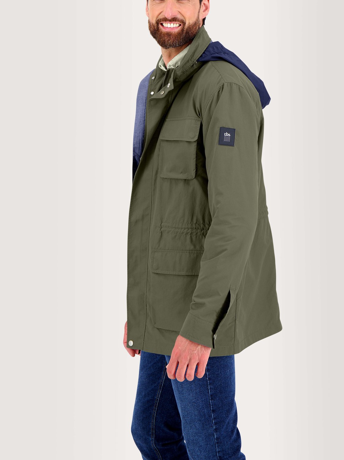 veste-legere-homme-797rgt.jpg Veste Saharienne Homme Legère & Déperlante Kaki TBS – Image 1