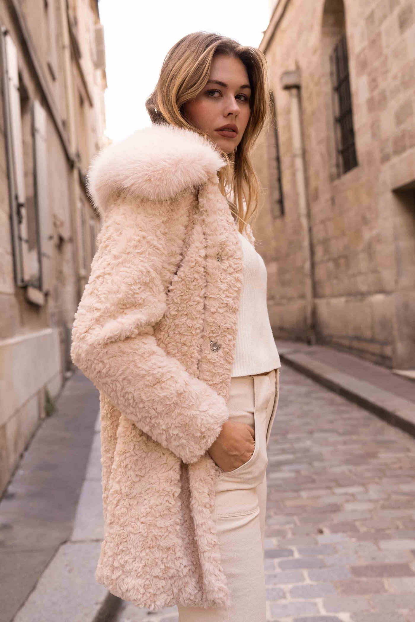 veste-moumoute-femme-437slx-1.jpg Manteau en fausse fourrure – Image 1