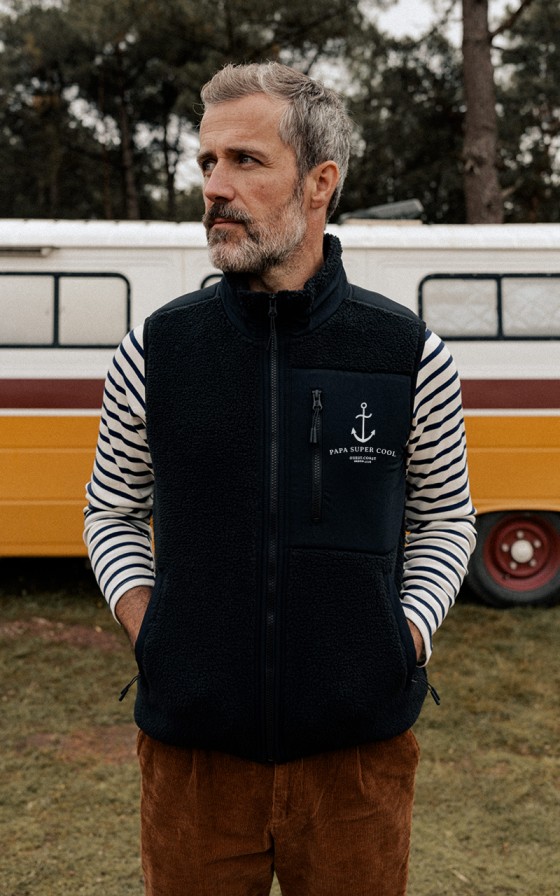 veste-sans-manche-homme-600rbh-1.jpg Veste Sherpa sans manche homme Ancre Héritage Personnalisable – Image 1