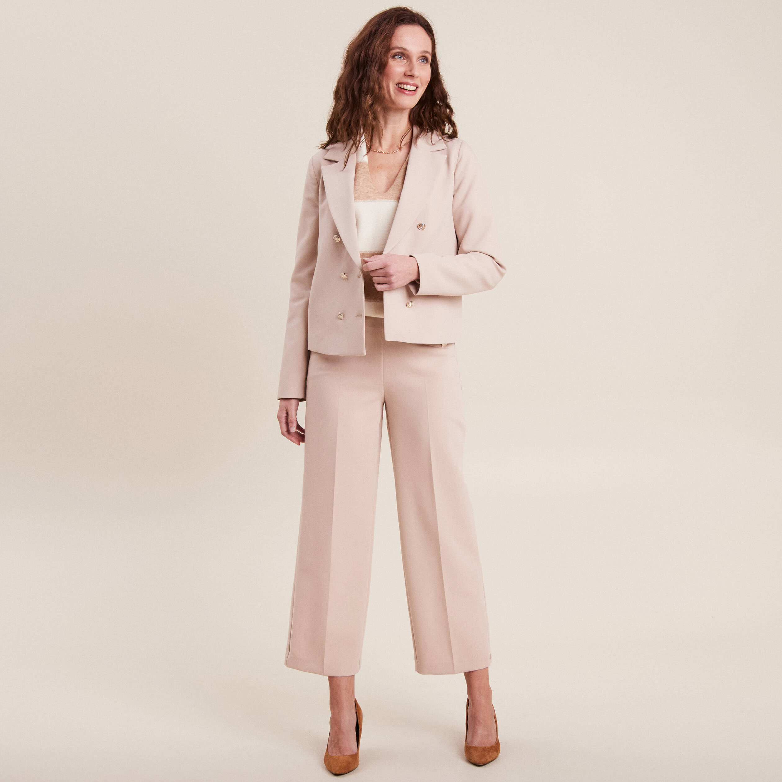 veste-tailleur-femme-003hzl-1.jpg Veste tailleur courte sable femme – Image 1