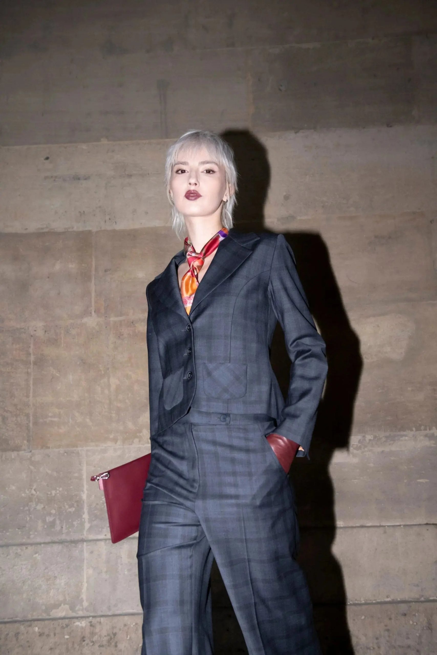 veste-tailleur-femme-390bpg-1.jpg Veste Tailleur Femme Courte en Laine à Carreaux Bleu Marine Certitude Bleu marine à carreaux / 34 – Image 1